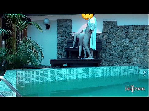 ❤️ Boss kutsub neiu basseini, kuid ei suutnud vastu panna kuumale ❤❌ Porno at us